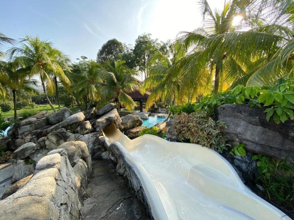Pulai Spring Resort Kampung Kangkar Pulai ภายนอก รูปภาพ